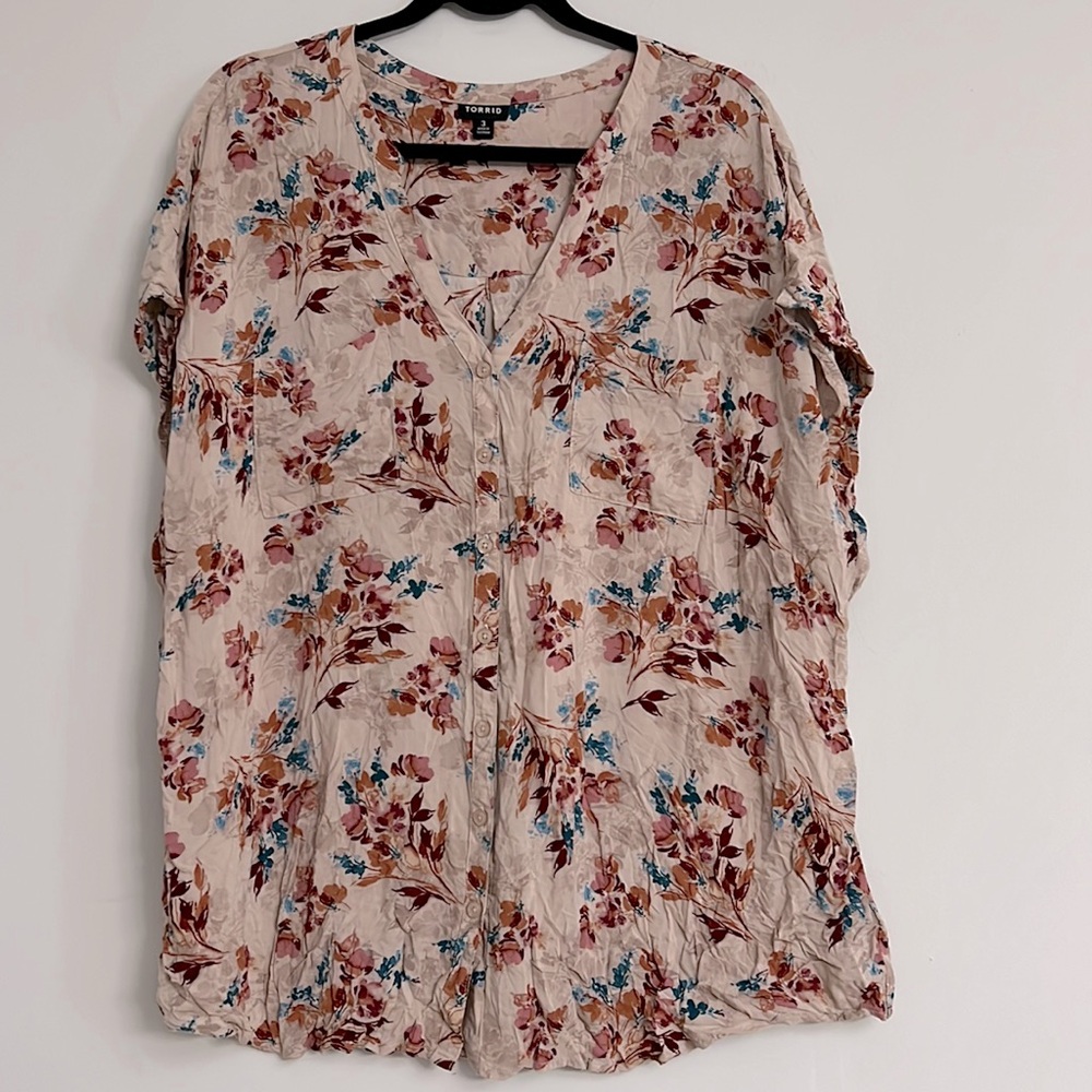 5/$15 Torrid blouse. Size 3X.